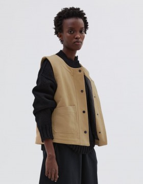 Jaqueta feminina com bolso de remendo Mhl. Patch Pocket Jerkin Stone | Jaquetas e casacos Margaret Howell para mulheres